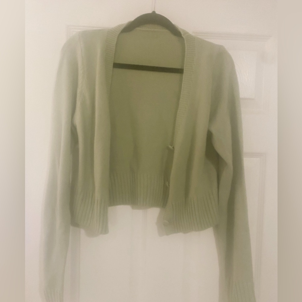 Cropped button-up cardigan (Sage green)